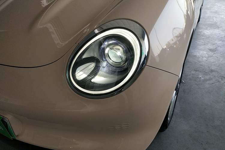 Used ORA Good Cat 2022 Morandi Edition 400km Standard Range Luxury Version Lithium Iron Phosphate Left Front Headlight