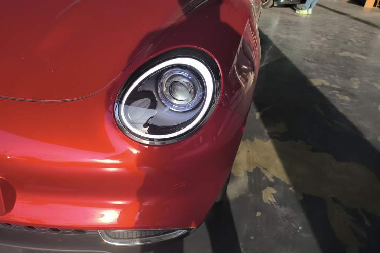 Used ORA Good Cat 2022 400km Standard Range Luxury Version Lithium Iron Phosphate Left Front Headlight