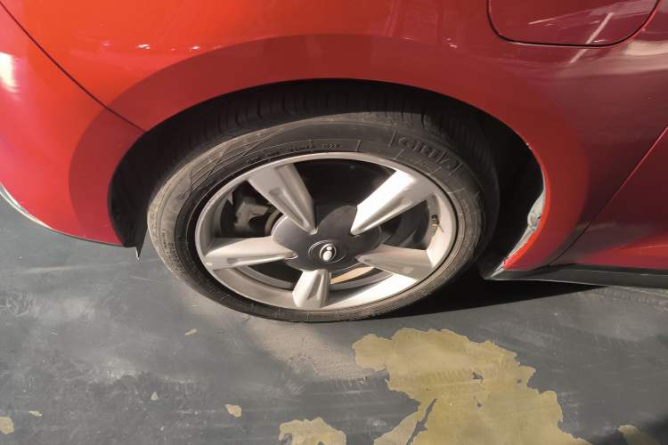 Used ORA Good Cat 2022 400km Standard Range Luxury Version Lithium Iron Phosphate Left Front Wheel Hub