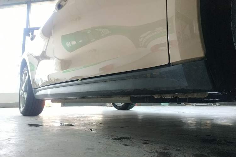 Used ORA Good Cat 2022 Morandi Edition 400km Standard Range Luxury Version Lithium Iron Phosphate Right Side Sill