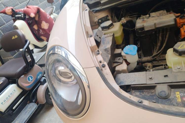 Used ORA Good Cat 2022 400km Standard Range Premium Version Lithium-Ion Battery Right Front Headlight