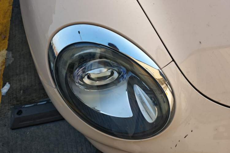 Used ORA Good Cat 2022 400km Standard Range Premium Version Lithium-Ion Battery Right Front Headlight