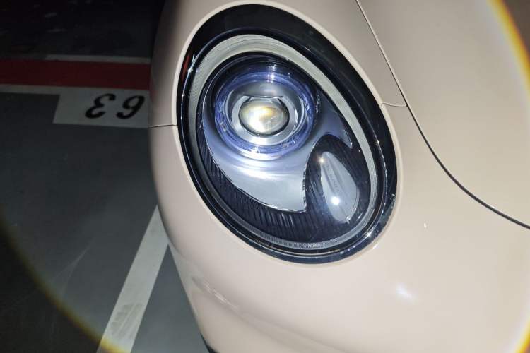 Used ORA Good Cat 2022 Morandi Edition 500 km Long Range Luxury Version Lithium Ternary Right Front Headlight