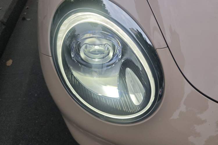 Used ORA Good Cat 2022 Morandi Edition 400km Standard Range Premium Version Lithium Iron Phosphate Right Front Headlight