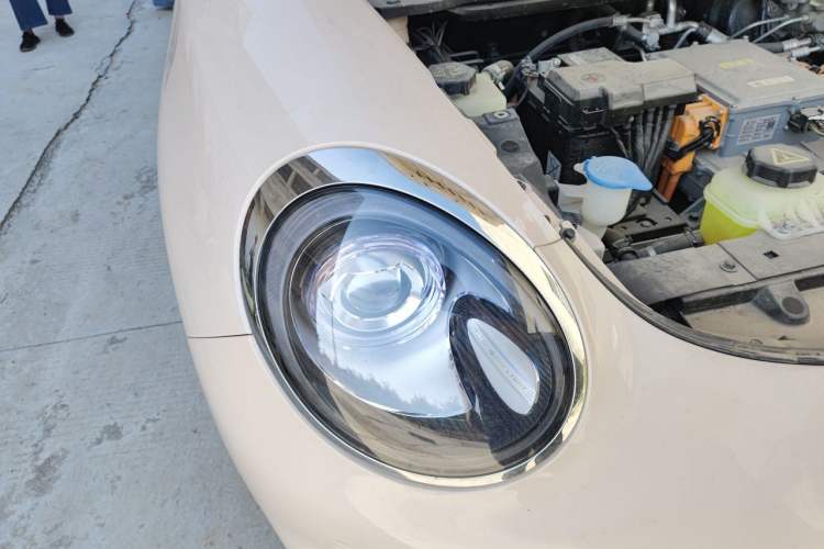 Used ORA Good Cat 2022 400km Standard Range Luxury Version Lithium Iron Phosphate Right Front Headlight
