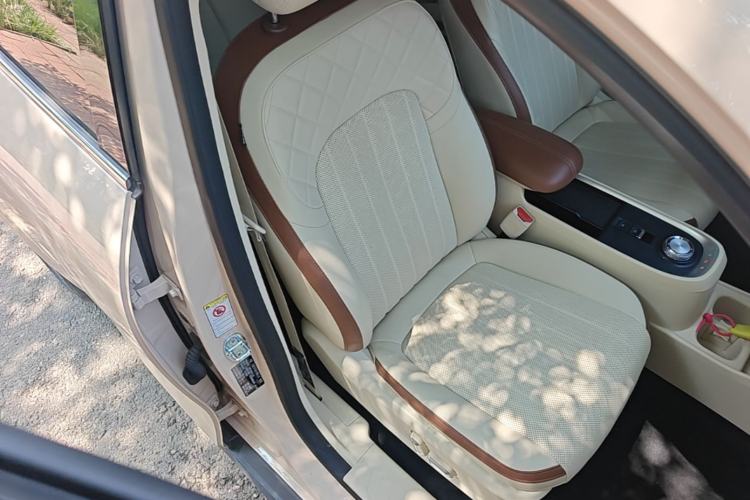 Used ORA Good Cat 2022 400km Standard Range Premium Version Lithium-Ion Battery Right Front Seat