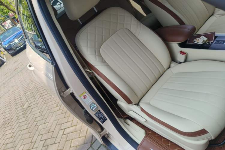 Used ORA Good Cat 2022 400km Standard Range Luxury Version Lithium Iron Phosphate Right Front Seat
