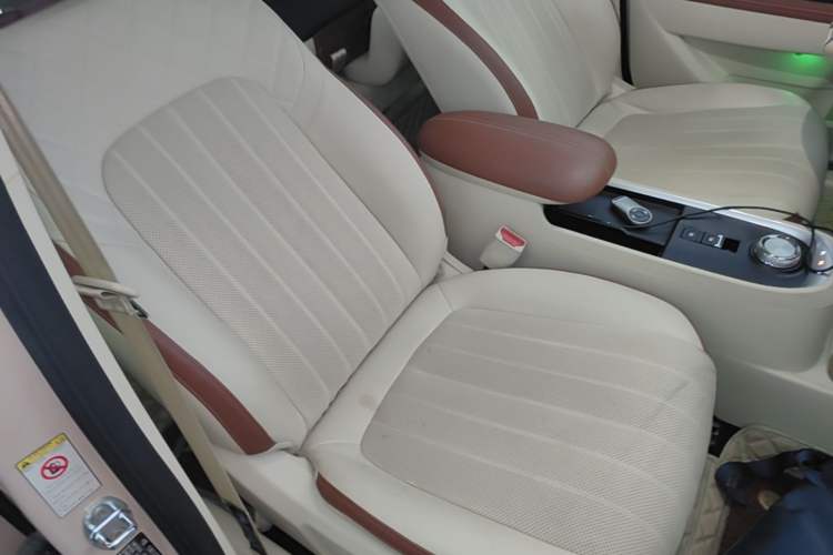 Used ORA Good Cat 2022 Morandi Edition 400km Standard Range Premium Version Lithium-Ion Battery Right Front Seat