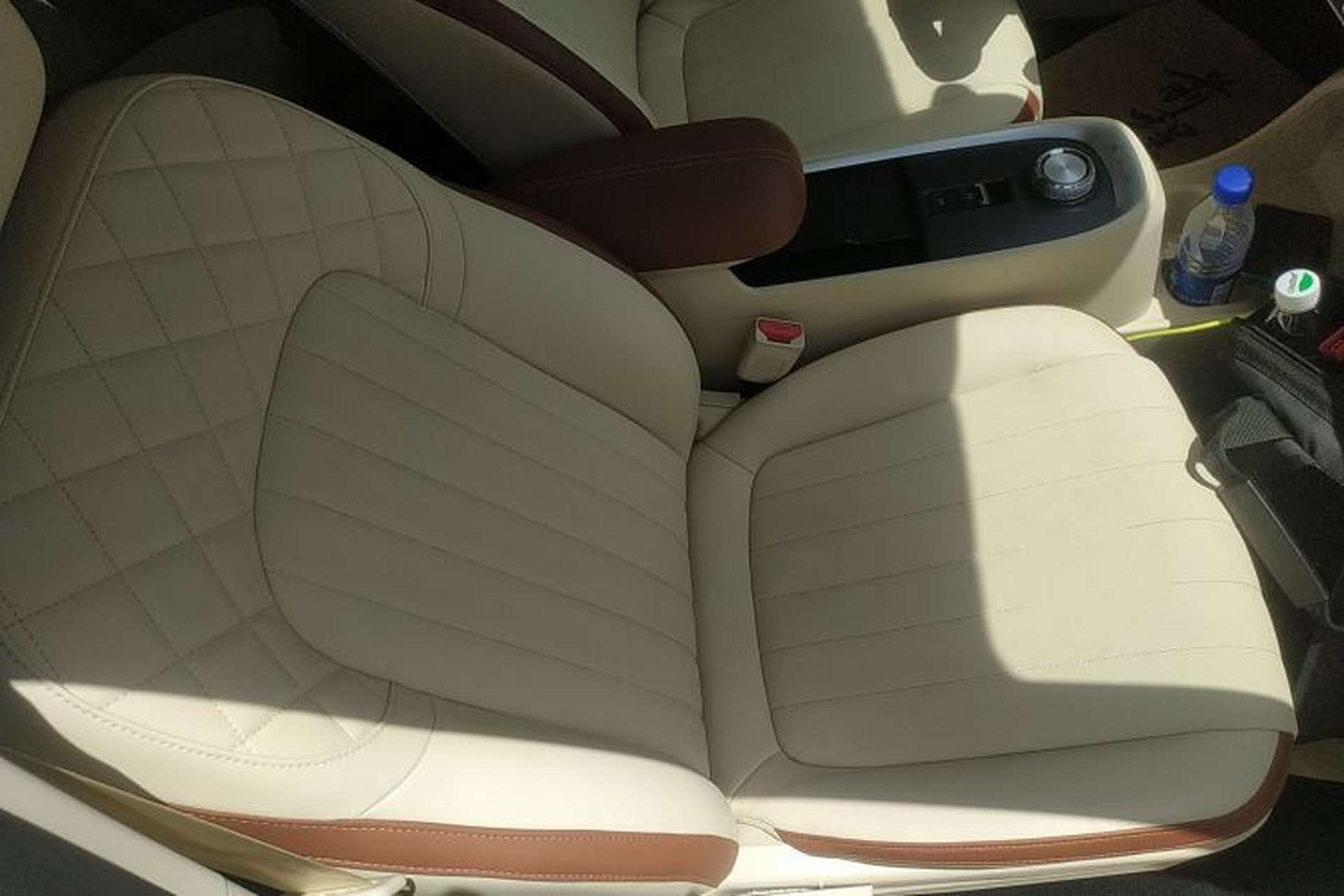 Used ORA Good Cat 2022 Morandi Edition 400km Standard Range Luxury Version Lithium-Ion Battery Right Front Seat