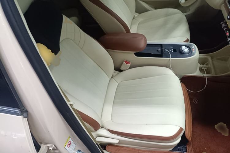 Used ORA Good Cat 2022 Morandi Edition 400km Standard Range Luxury Version Lithium-Ion Battery Right Front Seat