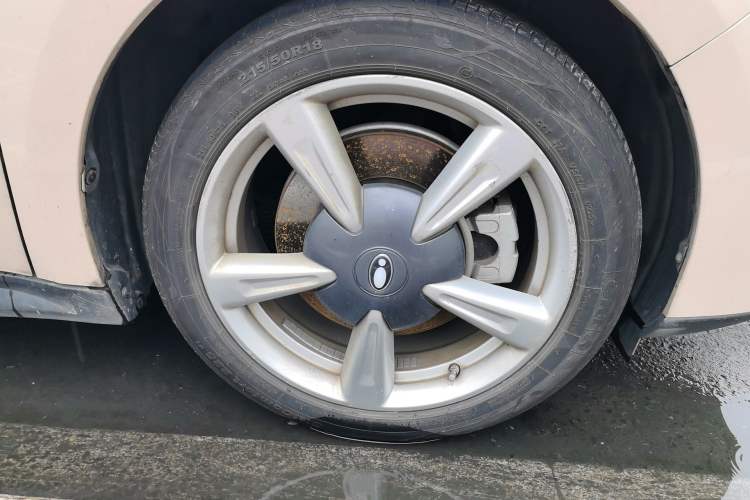 Used ORA Good Cat 2022 400km Standard Range Premium Version Lithium Iron Phosphate Right Front Wheel Hub