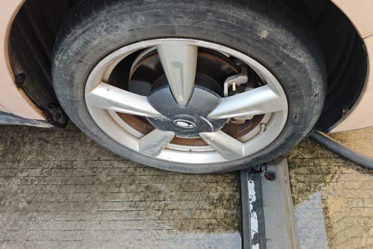 Used ORA Good Cat 2022 400km Standard Range Premium Version Lithium-Ion Battery Right Front Wheel Hub