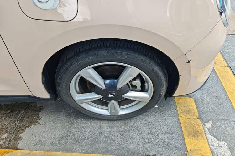 Used ORA Good Cat 2022 400km Standard Range Premium Version Lithium Iron Phosphate Right Front Wheel Hub