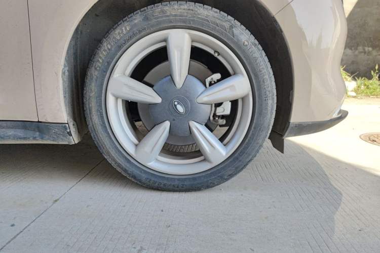 Used ORA Good Cat 2022 400km Standard Range Luxury Version Lithium Iron Phosphate Right Front Wheel Hub