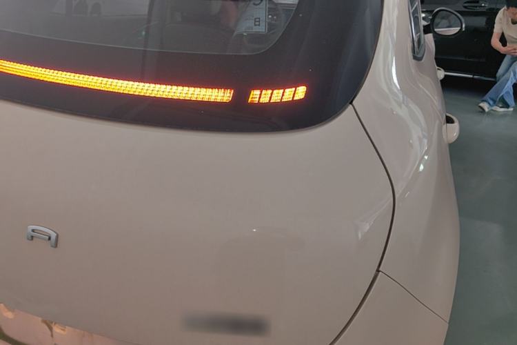 Used ORA Good Cat 2022 Morandi Edition 400km Standard Range Premium Version Lithium-Ion Battery Right Rear Taillight