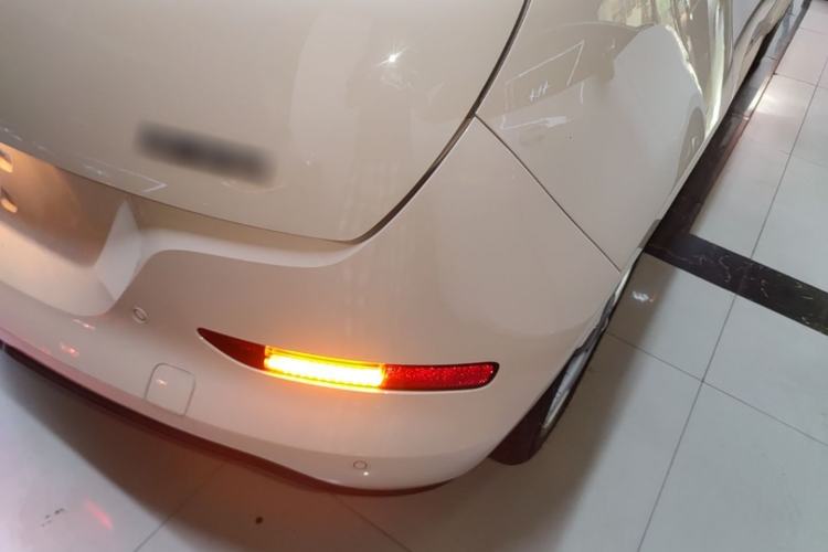 Used ORA Good Cat 2022 Morandi Edition 400km Standard Range Premium Version Lithium-Ion Battery Right Rear Taillight