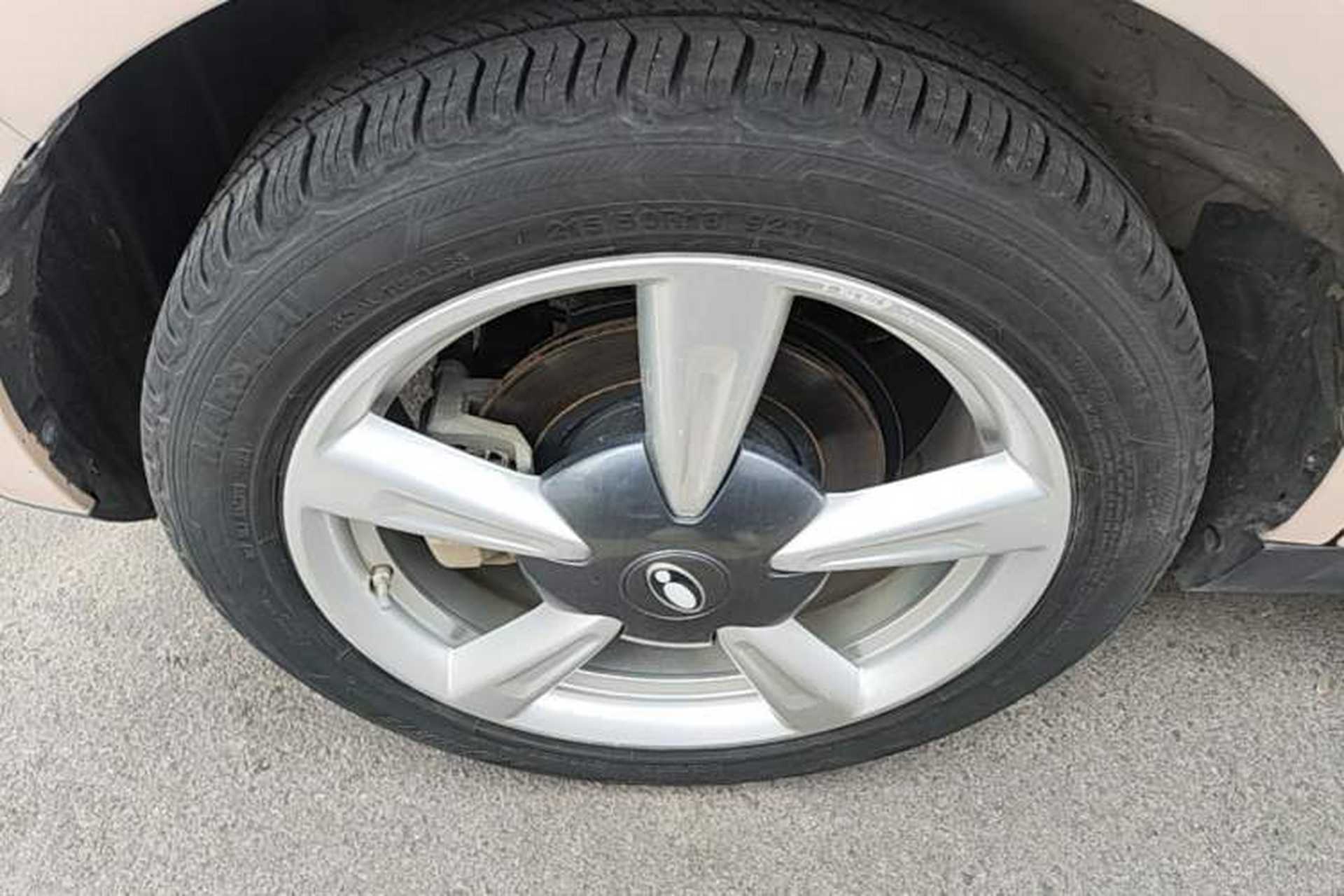Used ORA Good Cat 2022 400km Standard Range Premium Version Lithium-Ion Battery Right Rear Wheel Hub
