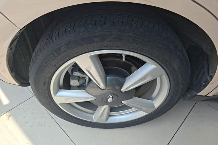 Used ORA Good Cat 2022 Morandi Edition 400km Standard Range Premium Version Lithium-Ion Battery Right Rear Wheel Hub