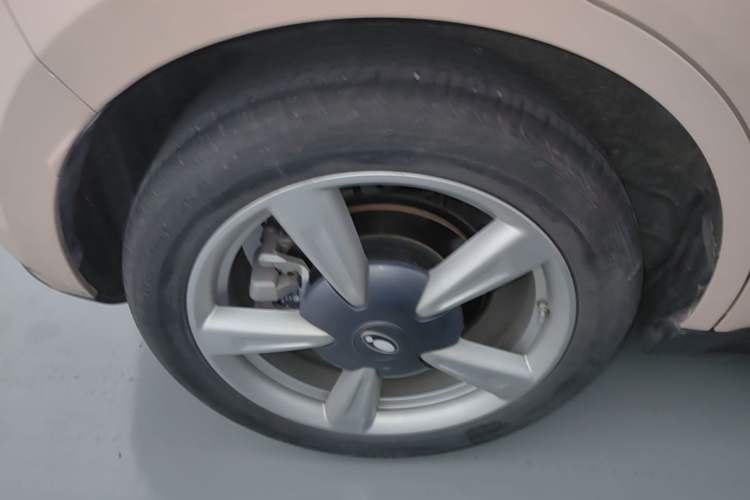 Used ORA Good Cat 2022 Morandi Edition 400km Standard Range Premium Version Lithium-Ion Battery Right Rear Wheel Hub