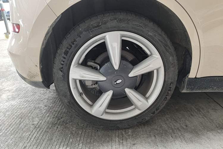 Used ORA Good Cat 2022 400km Standard Range Premium Version Lithium Iron Phosphate Right Rear Wheel Hub