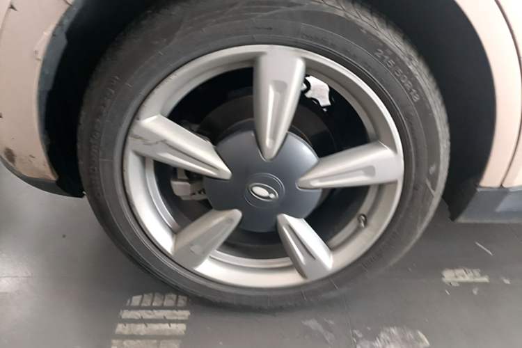 Used ORA Good Cat 2022 400km Standard Range Premium Version Lithium Iron Phosphate Right Rear Wheel Hub