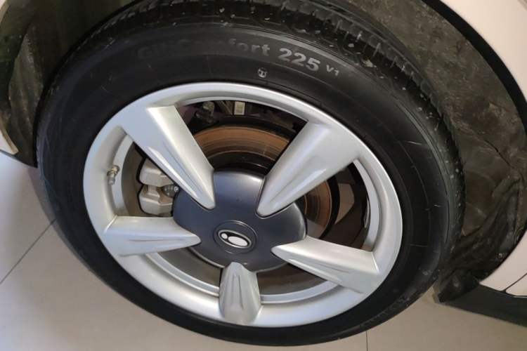 Used ORA Good Cat 2022 Morandi Edition 400km Standard Range Premium Version Lithium-Ion Battery Right Rear Wheel Hub