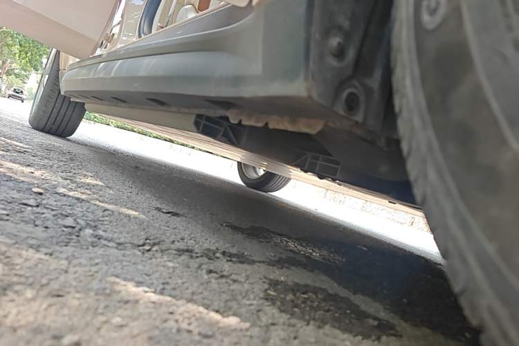 Used ORA Good Cat 2022 400km Standard Range Premium Version Lithium-Ion Battery Right Side Sill