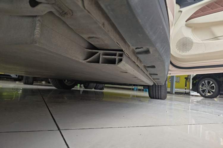 Used ORA Good Cat 2022 Morandi Edition 400km Standard Range Premium Version Lithium-Ion Battery Right Side Sill