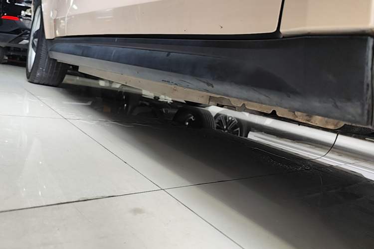 Used ORA Good Cat 2022 400km Standard Range Luxury Version Lithium Iron Phosphate Right Side Sill