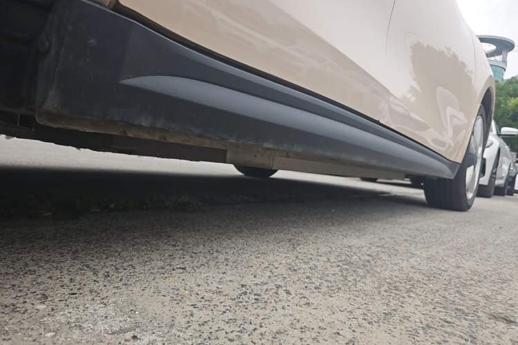 Used ORA Good Cat 2022 400km Standard Range Luxury Version Lithium Iron Phosphate Right Side Sill