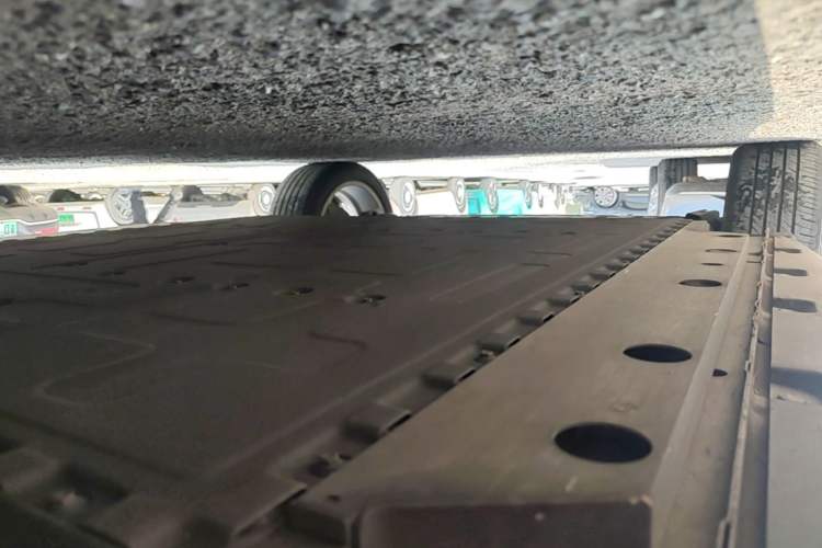 Used ORA Good Cat 2022 400km Standard Range Premium Version Lithium Iron Phosphate Right Side Sill