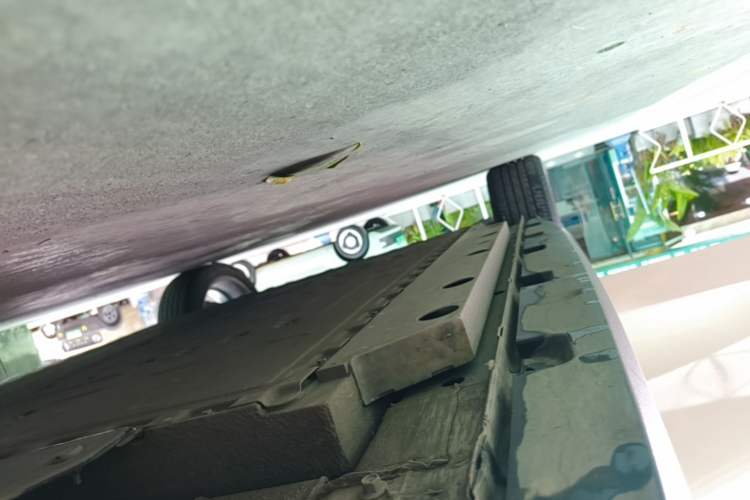 Used ORA Good Cat 2022 Morandi Edition 400km Standard Range Premium Version Lithium Iron Phosphate Right Side Sill