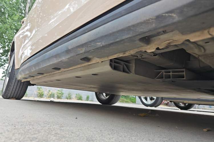 Used ORA Good Cat 2022 400km Standard Range Premium Version Lithium-Ion Battery Right Side Sill
