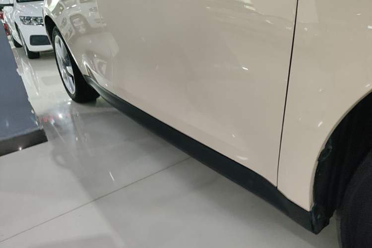 Used ORA Good Cat 2022 Morandi Edition 400km Standard Range Premium Version Lithium Iron Phosphate Right Side Sill