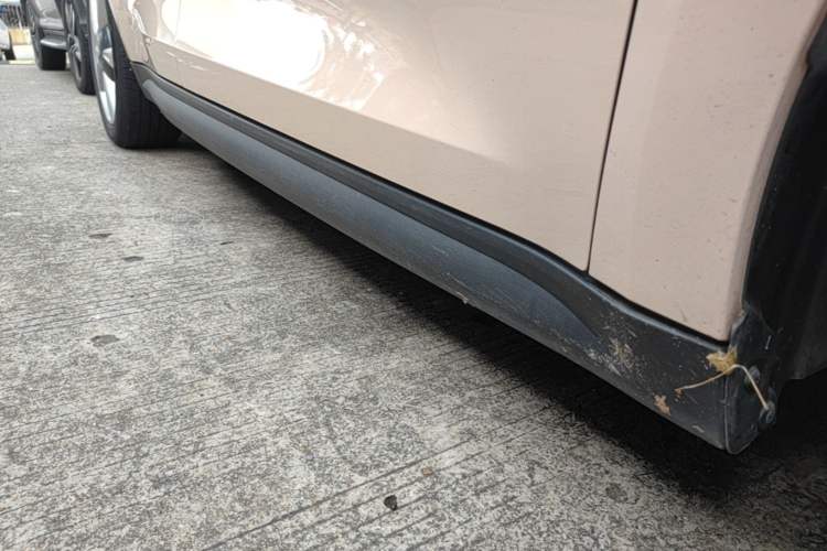 Used ORA Good Cat 2022 400km Standard Range Luxury Version Lithium Iron Phosphate Right Side Sill