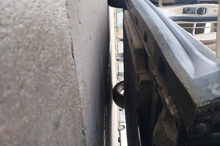 Used ORA Good Cat 2022 400km Standard Range Luxury Version Lithium Iron Phosphate Right Side Sill