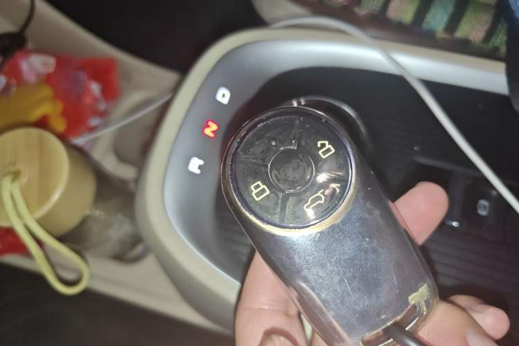 Used ORA Good Cat 2022 Morandi Edition 400km Standard Range Luxury Version Lithium-Ion Battery Vehicle Key
