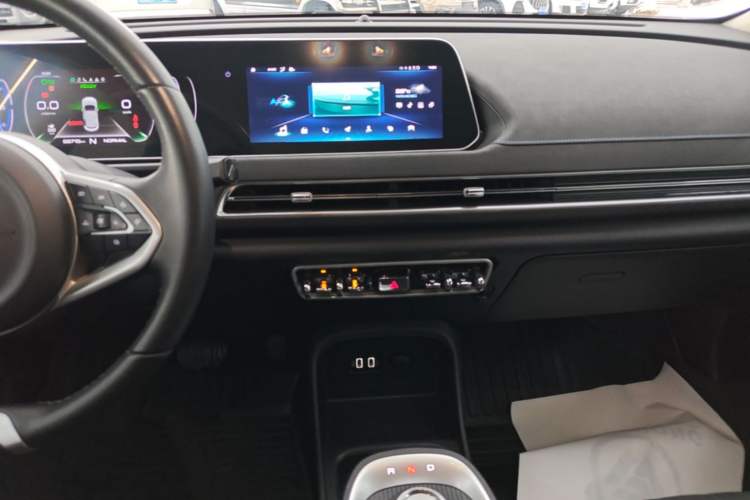 Used ORA Good Cat 2022 400km Standard Range Luxury Version Lithium Iron Phosphate Audio And AC Panel