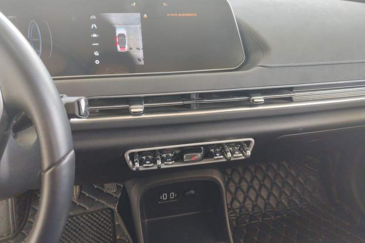 Used ORA Good Cat 2022 400km Standard Range Luxury Version Lithium Iron Phosphate Audio And AC Panel