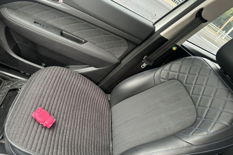 Used ORA Good Cat 2022 400km Standard Range Premium Version Lithium-Ion Battery Interior 4