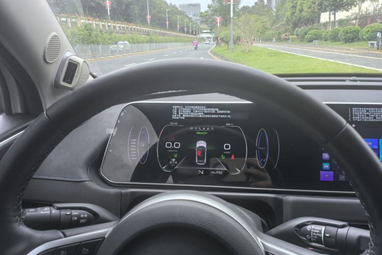 Used ORA Good Cat 2022 Morandi Edition 400km Standard Range Premium Version Lithium Iron Phosphate Interior 5