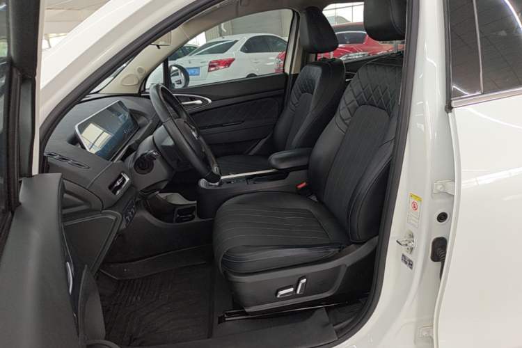 Used ORA Good Cat 2022 400km Standard Range Luxury Version Lithium Iron Phosphate Left Front Seat