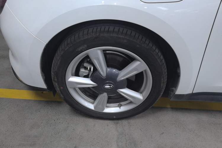 Used ORA Good Cat 2022 400km Standard Range Premium Version Lithium Iron Phosphate Left Front Wheel Hub
