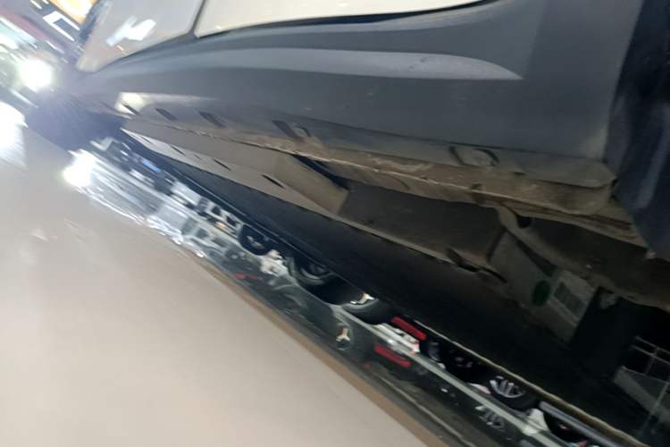 Used ORA Good Cat 2022 Morandi Edition 400km Standard Range Premium Version Lithium-Ion Battery Left Side Sill