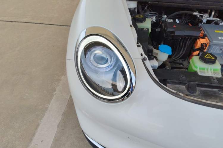 Used ORA Good Cat 2022 400km Standard Range Luxury Version Lithium Iron Phosphate Right Front Headlight