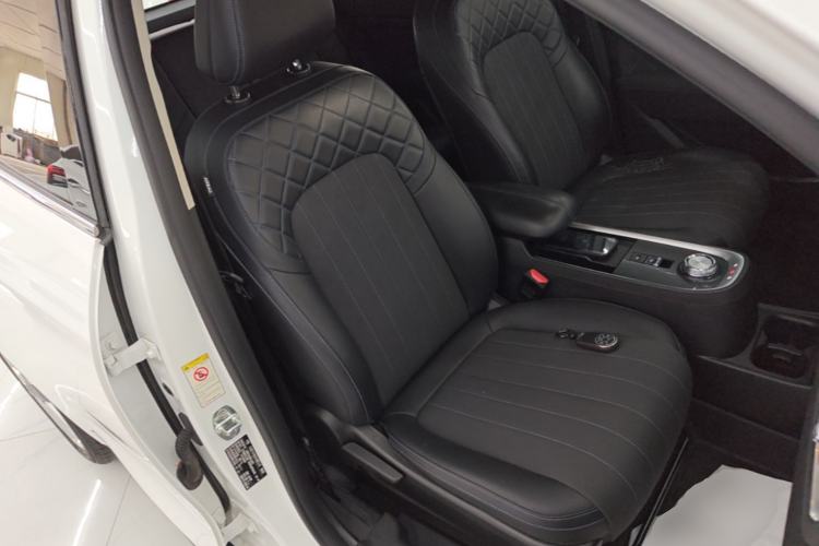 Used ORA Good Cat 2022 400km Standard Range Luxury Version Lithium Iron Phosphate Right Front Seat