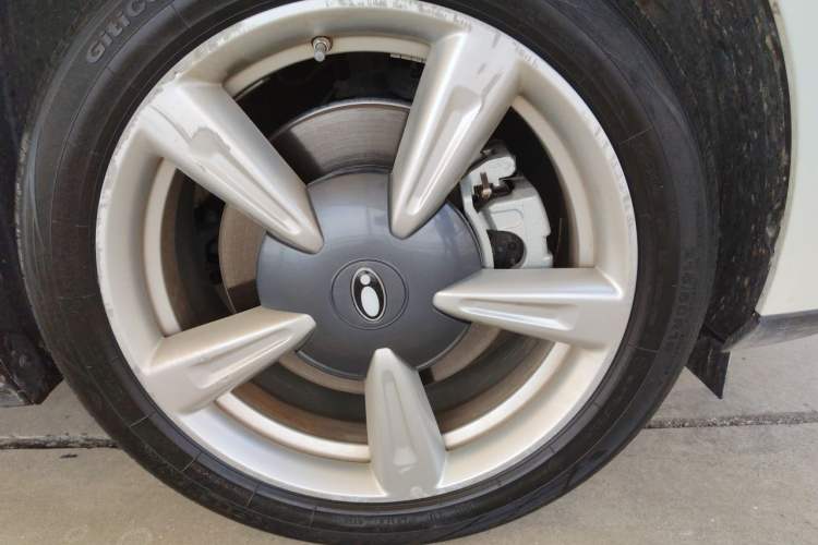 Used ORA Good Cat 2022 400km Standard Range Luxury Version Lithium Iron Phosphate Right Front Wheel Hub
