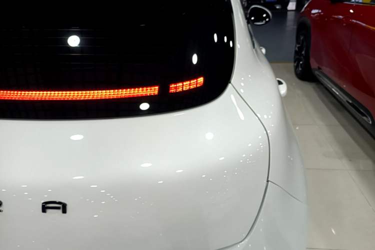 Used ORA Good Cat 2022 Morandi Edition 400km Standard Range Premium Version Lithium-Ion Battery Right Rear Taillight