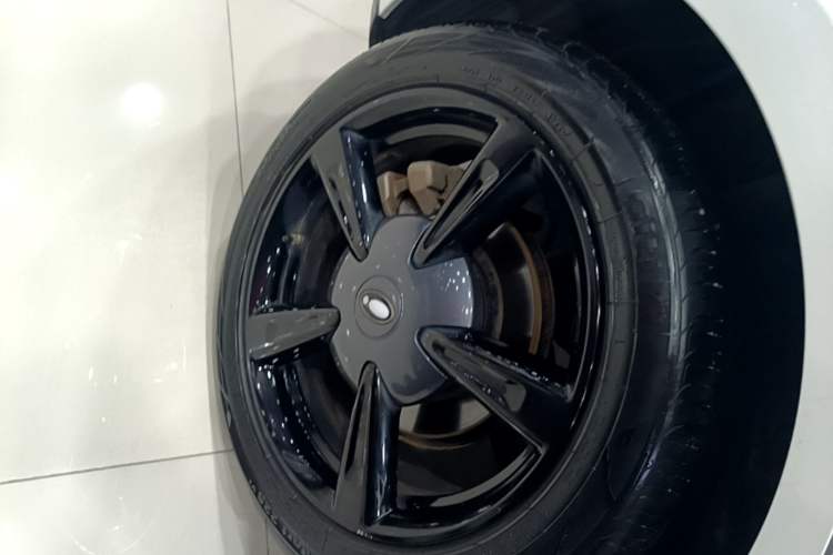 Used ORA Good Cat 2022 Morandi Edition 400km Standard Range Premium Version Lithium-Ion Battery Right Rear Wheel Hub