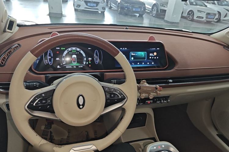 Used ORA Good Cat 2022 Morandi Edition 400km Standard Range Premium Version Lithium-Ion Battery Center Console